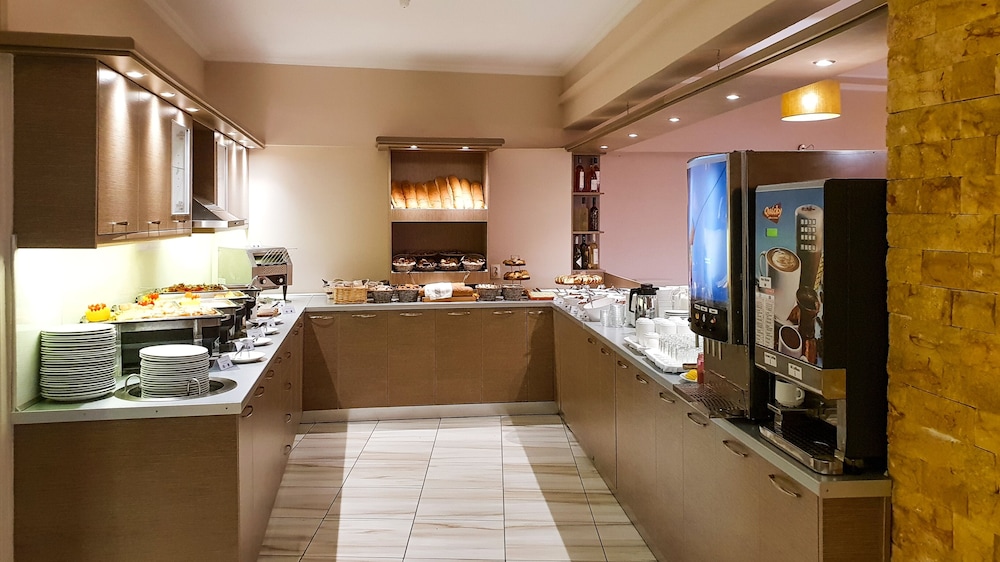 Hotel Yannis Corfu — Restaurant & bars in Ypsos, Ionian Islands