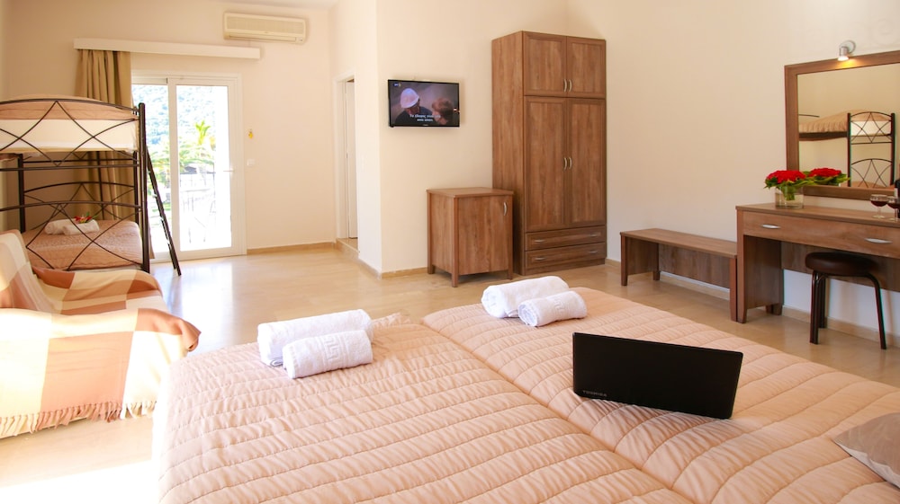 Hotel Yannis Corfu — Hotel rooms in Ypsos, Ionian Islands