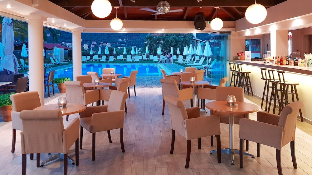 Hotel Yannis Corfu — Restaurant & bars in Ypsos, Ionian Islands