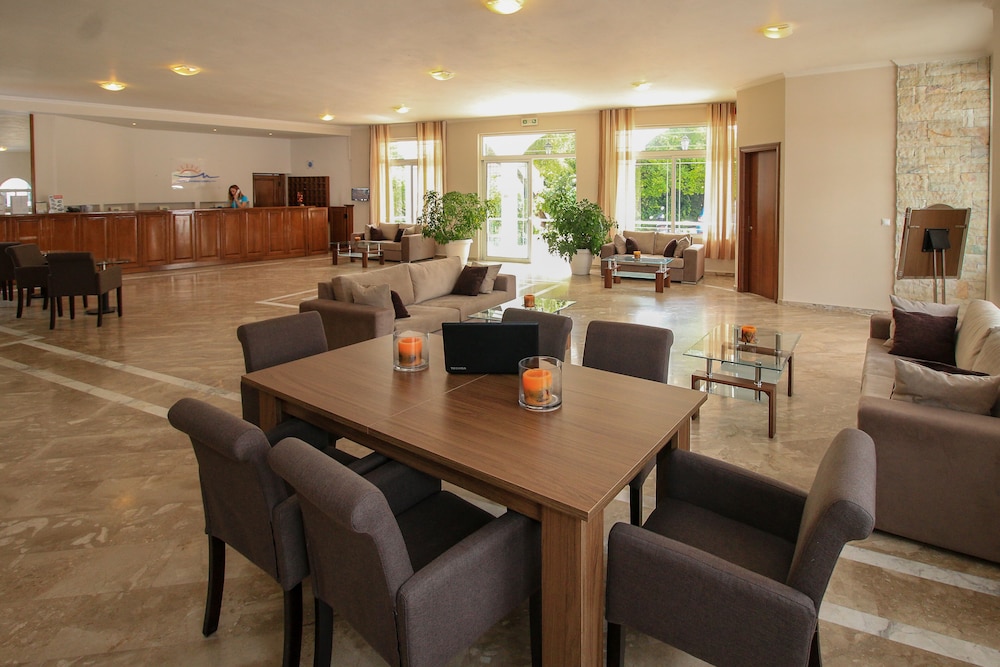 Hotel Yannis Corfu — Hotel building in Ypsos, Ionian Islands