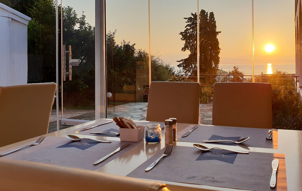 Hotel Yannis Corfu — Restaurant & bars in Ypsos, Ionian Islands