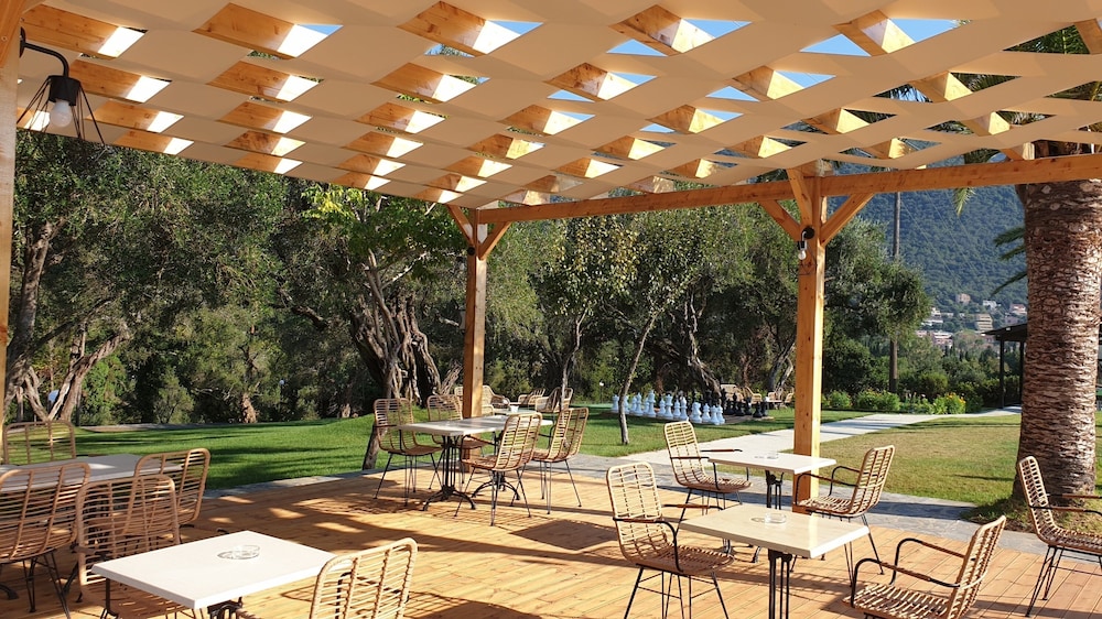 Hotel Yannis Corfu — Restaurant & bars in Ypsos, Ionian Islands