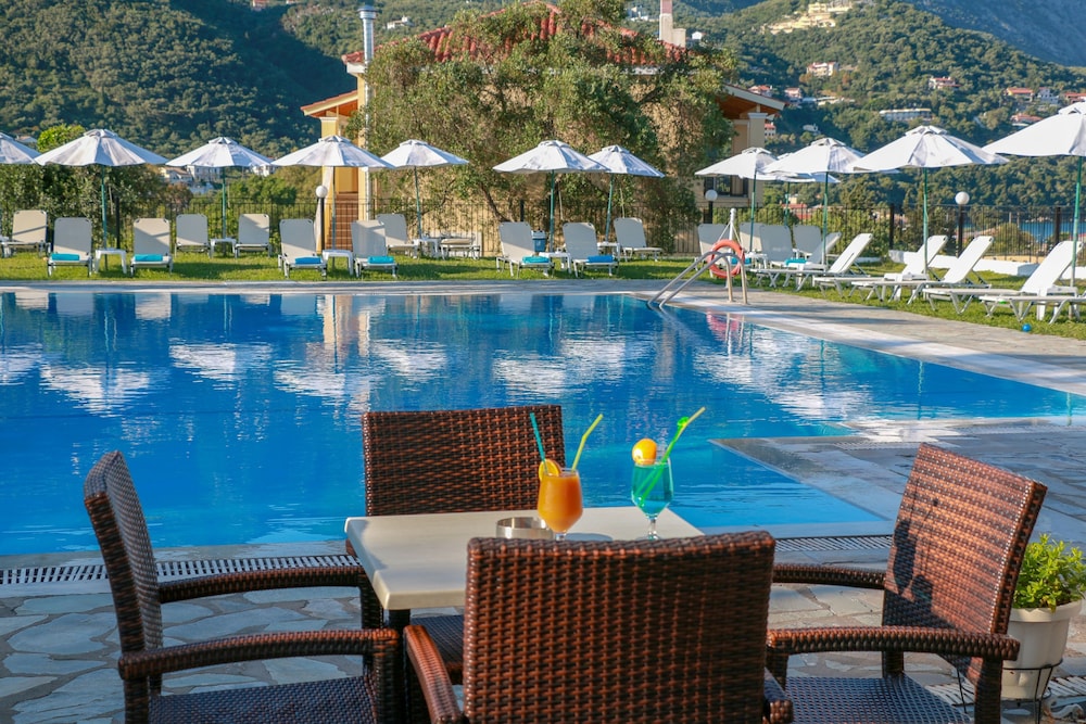 Hotel Yannis Corfu — Swimming pool in Ypsos, Ionian Islands