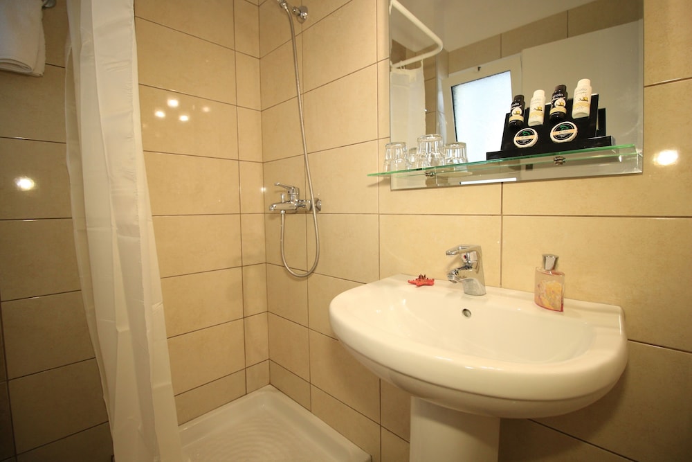 Hotel Yannis Corfu — Hotel rooms in Ypsos, Ionian Islands