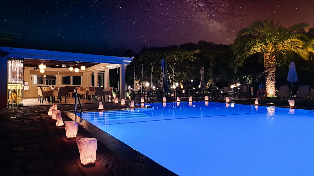 Hotel Yannis Corfu — Swimming pool in Ypsos, Ionian Islands