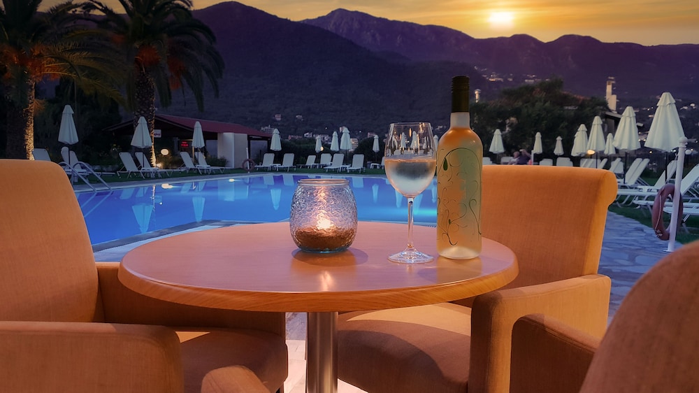 Hotel Yannis Corfu — Restaurant & bars in Ypsos, Ionian Islands