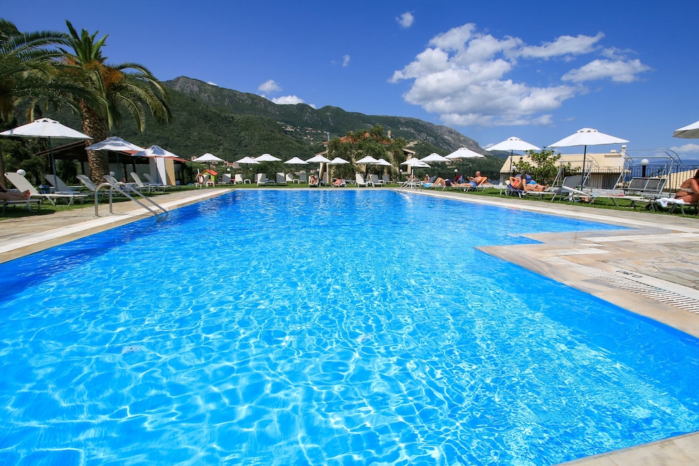 Hotel Yannis Corfu — Swimming pool in Ypsos, Ionian Islands