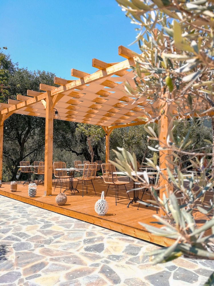 Hotel Yannis Corfu — Restaurant & bars in Ypsos, Ionian Islands