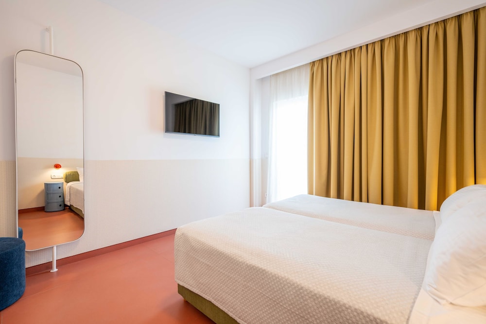 Orion Hotel Faliraki — Hotel rooms in Faliraki, South Aegean