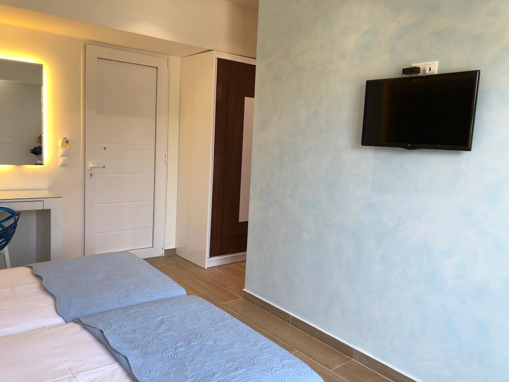 Elpida Beach Studios — Hotel rooms in Faliraki, South Aegean