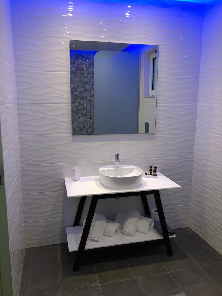 Elpida Beach Studios — Hotel rooms in Faliraki, South Aegean