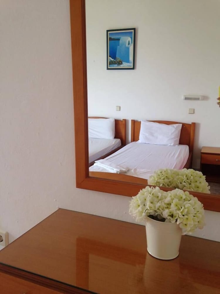 Elpida Beach Studios — Hotel rooms in Faliraki, South Aegean