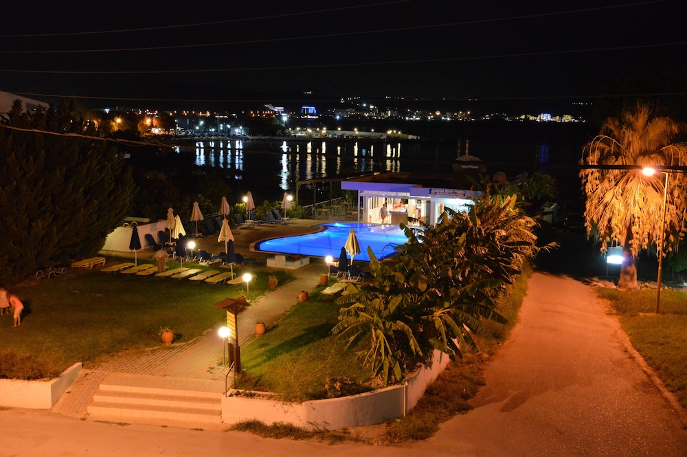 Elpida Beach Studios — Swimming pool in Faliraki, South Aegean