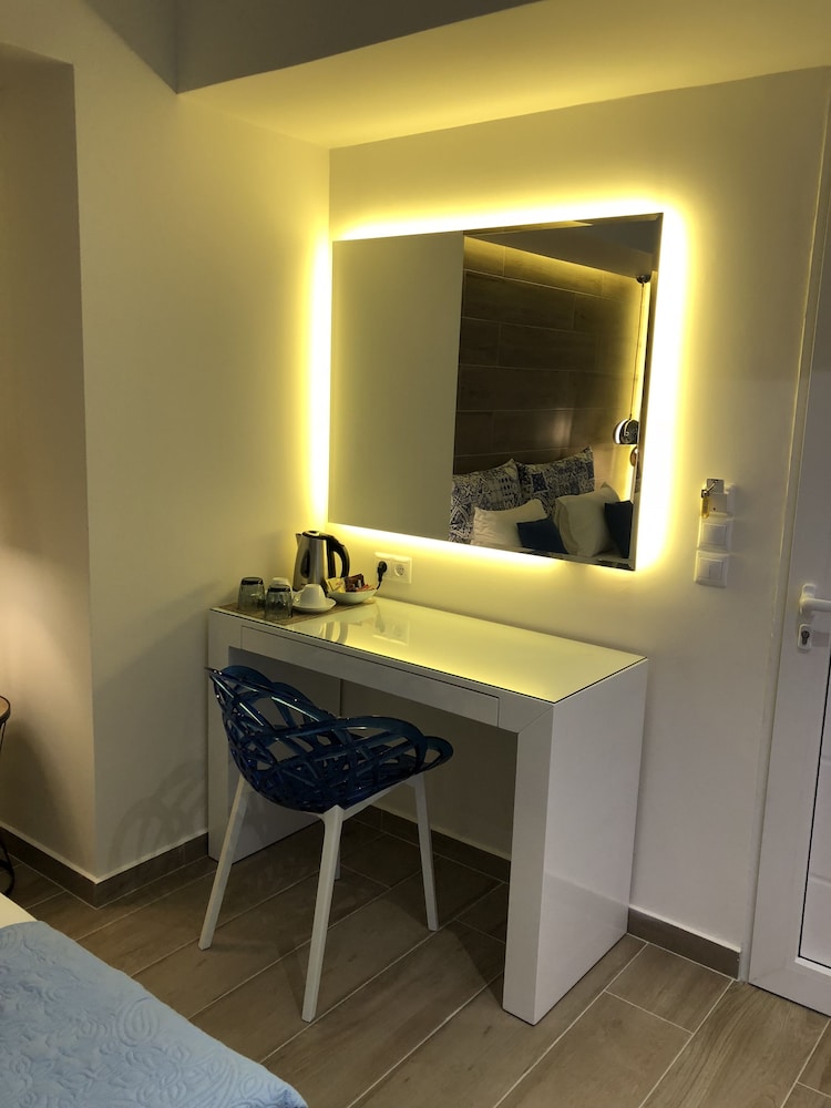 Elpida Beach Studios — Hotel rooms in Faliraki, South Aegean