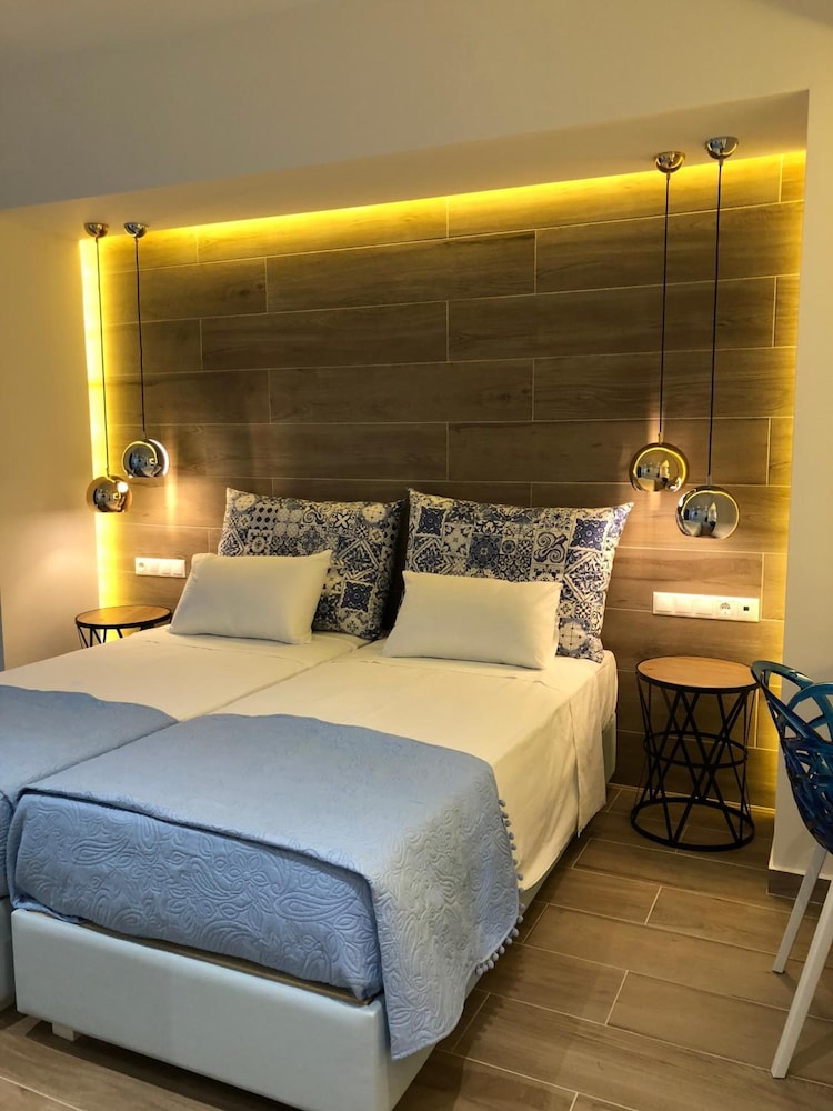 Elpida Beach Studios — Hotel rooms in Faliraki, South Aegean