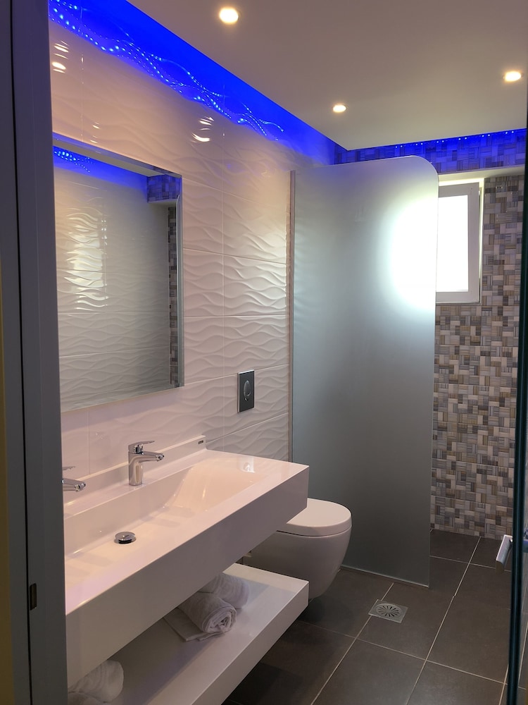 Elpida Beach Studios — Hotel rooms in Faliraki, South Aegean