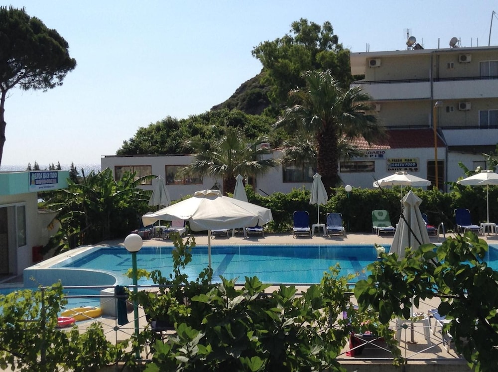 Elpida Beach Studios — Swimming pool in Faliraki, South Aegean