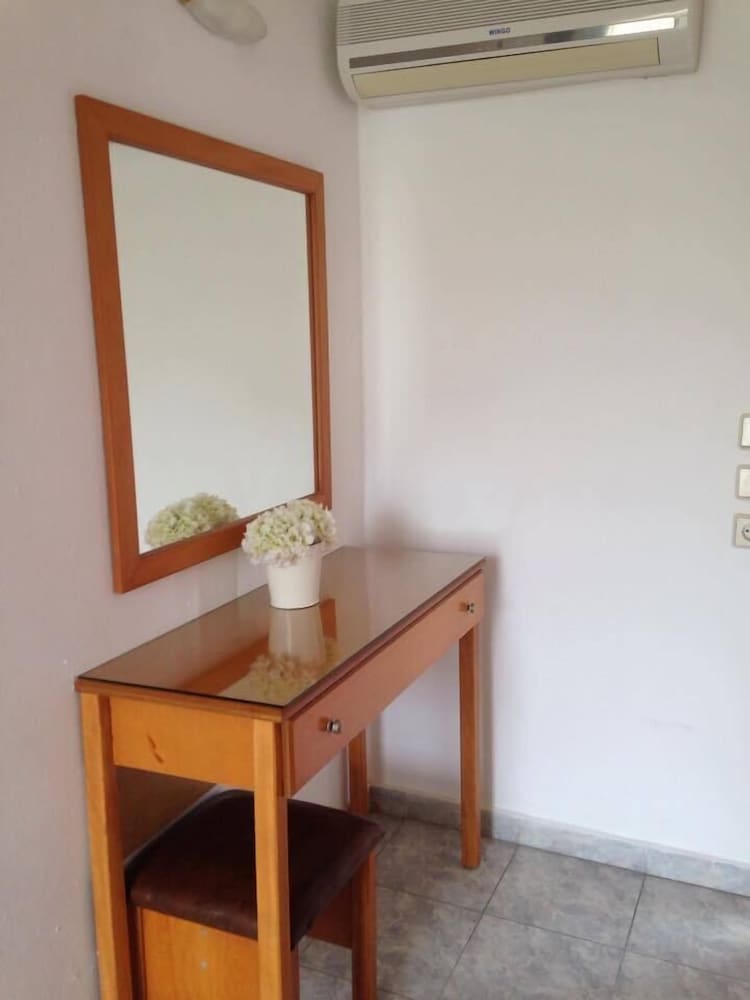 Elpida Beach Studios — Hotel rooms in Faliraki, South Aegean