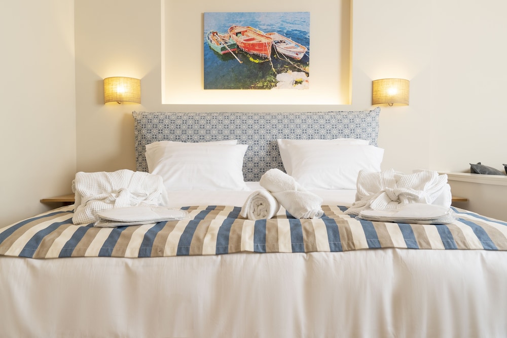 Art Hotel Debono — Hotel rooms in Gouvia, Ionian Islands