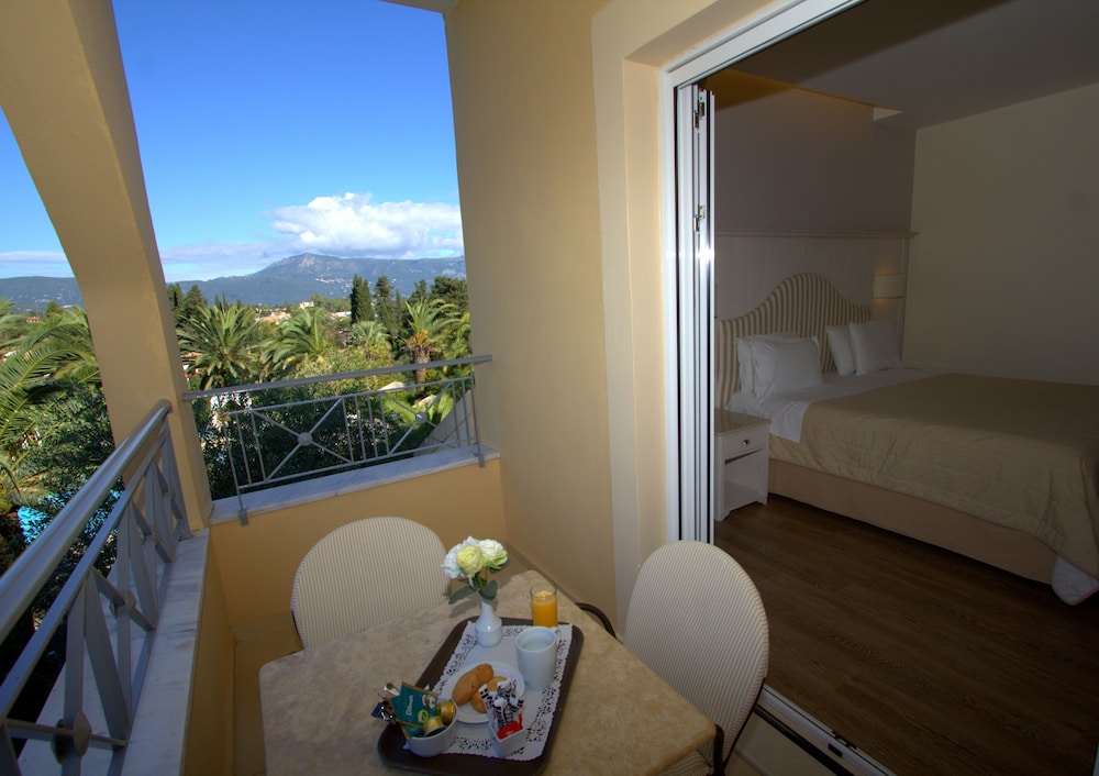 Art Hotel Debono — Hotel rooms in Gouvia, Ionian Islands
