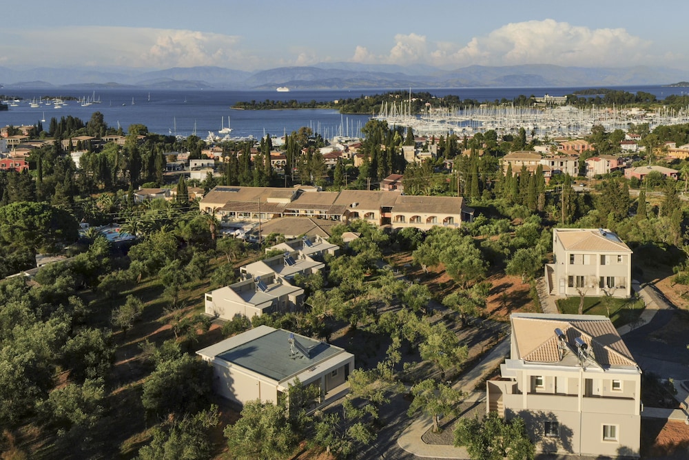 Art Hotel Debono — Hotel building in Gouvia, Ionian Islands