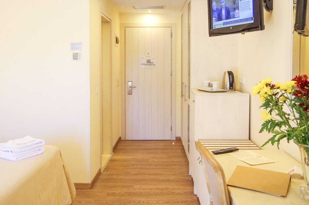 Art Hotel Debono — Hotel rooms in Gouvia, Ionian Islands