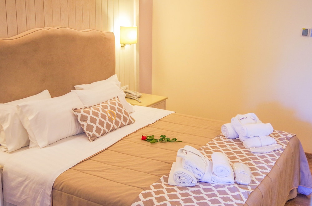 Art Hotel Debono — Hotel rooms in Gouvia, Ionian Islands