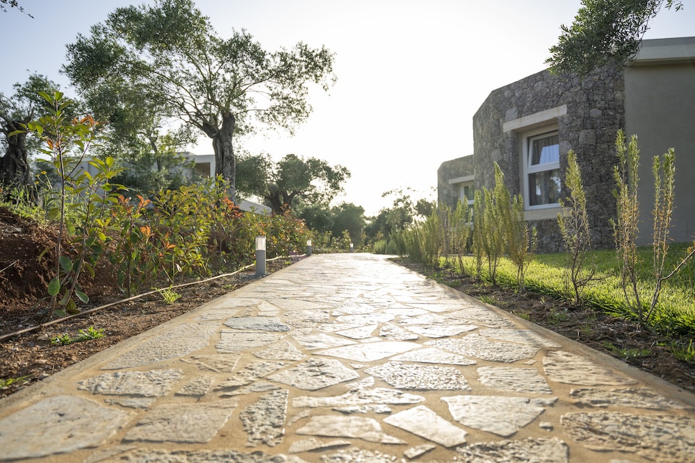 Art Hotel Debono — Hotel building in Gouvia, Ionian Islands