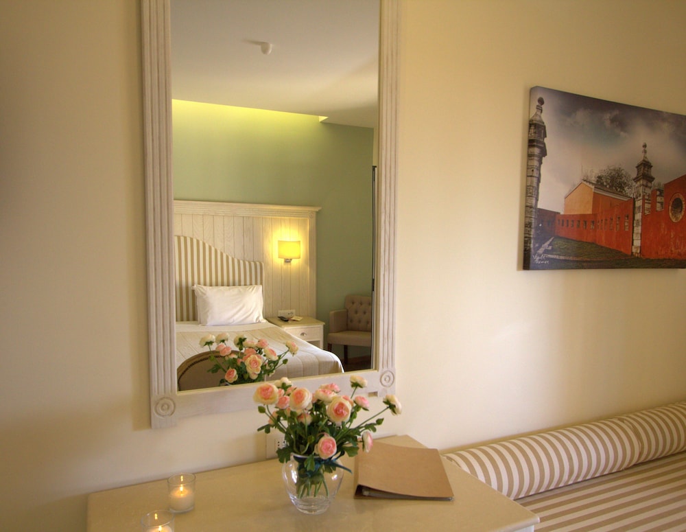 Art Hotel Debono — Hotel rooms in Gouvia, Ionian Islands