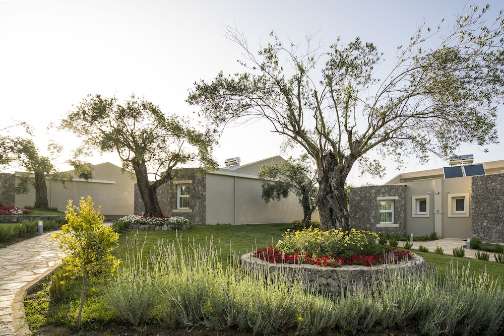 Art Hotel Debono — Hotel building in Gouvia, Ionian Islands