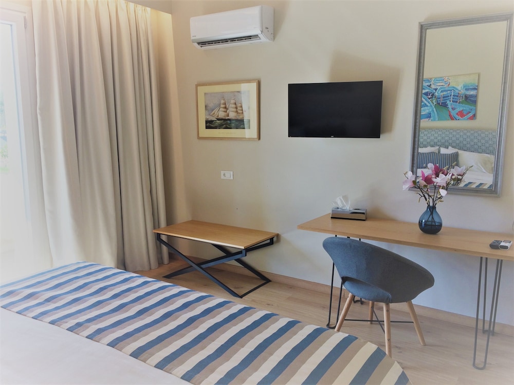 Art Hotel Debono — Hotel rooms in Gouvia, Ionian Islands