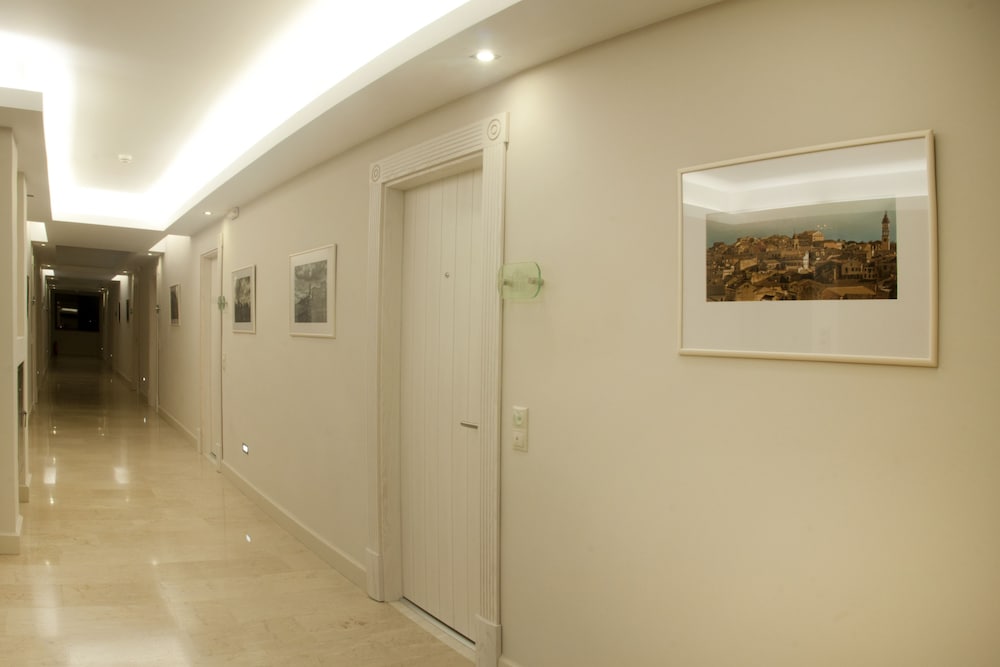 Art Hotel Debono — Hotel building in Gouvia, Ionian Islands