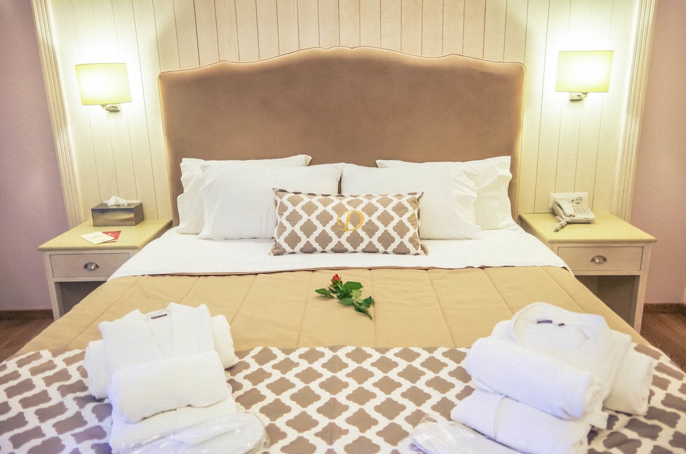 Art Hotel Debono — Hotel rooms in Gouvia, Ionian Islands