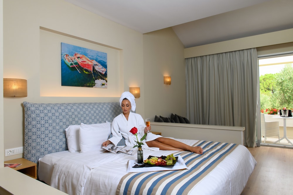 Art Hotel Debono — Hotel rooms in Gouvia, Ionian Islands