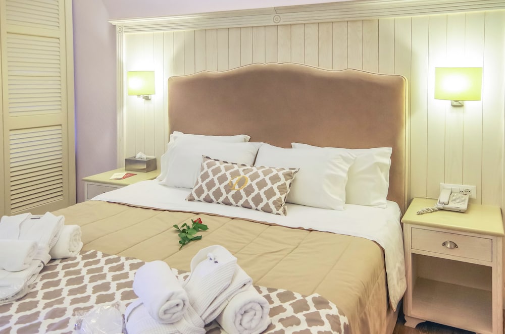 Art Hotel Debono — Hotel rooms in Gouvia, Ionian Islands