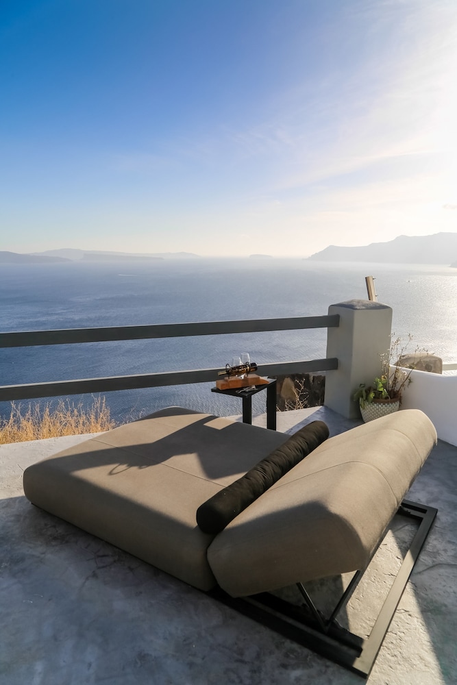 White Pearl Villas — Hotel rooms in Oia, South Aegean