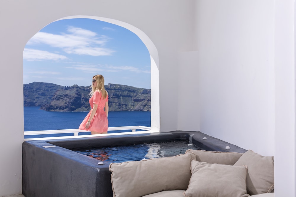 White Pearl Villas — Hotel rooms in Oia, South Aegean