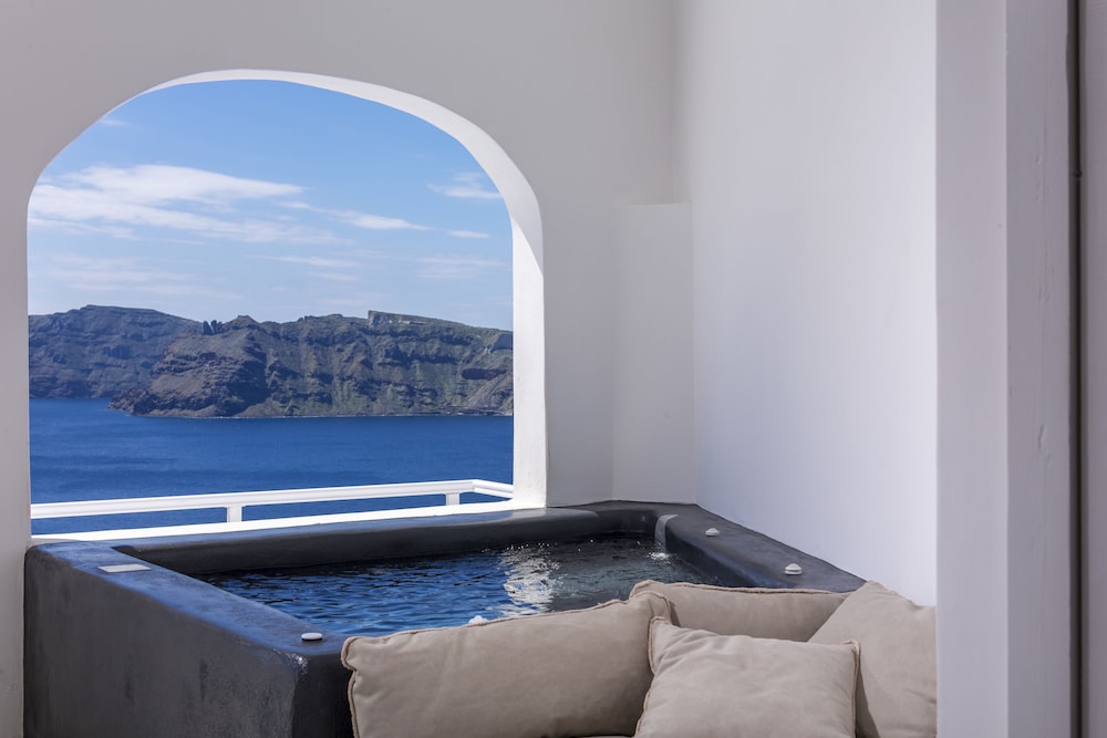 White Pearl Villas — Spa in Oia, South Aegean