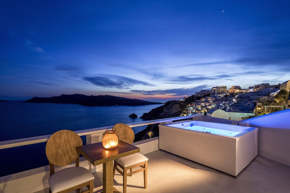 White Pearl Villas — Hotel rooms in Oia, South Aegean