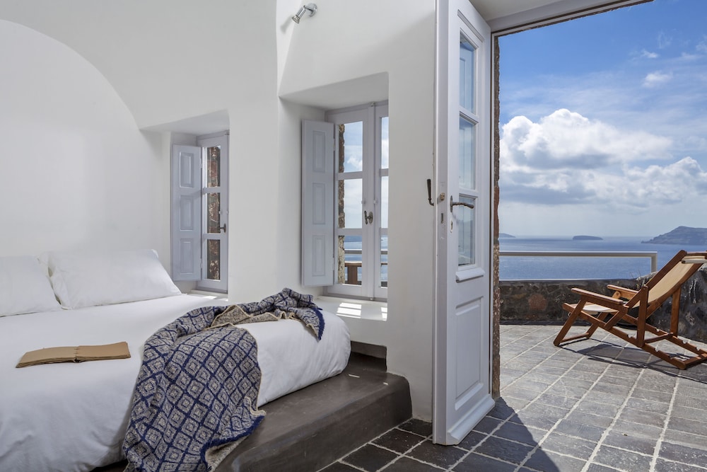White Pearl Villas — Hotel rooms in Oia, South Aegean