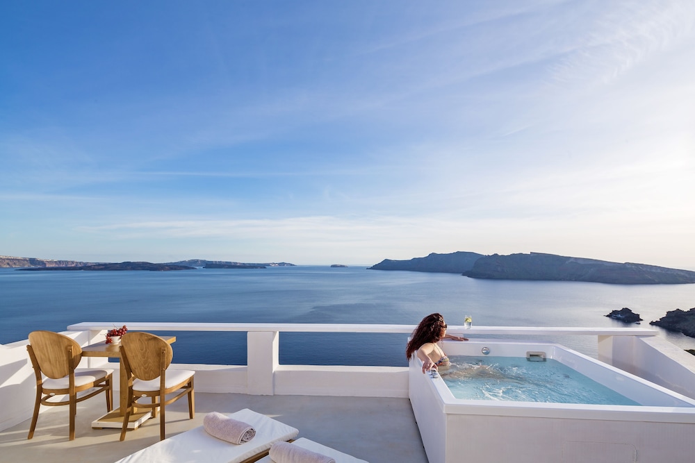 White Pearl Villas — Spa in Oia, South Aegean
