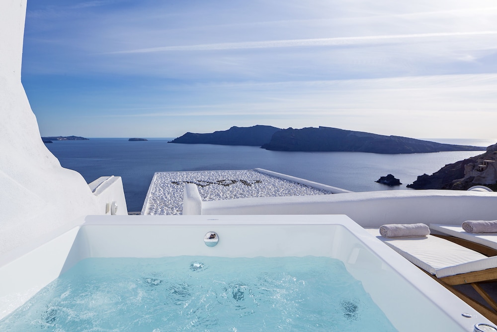 White Pearl Villas — Spa in Oia, South Aegean
