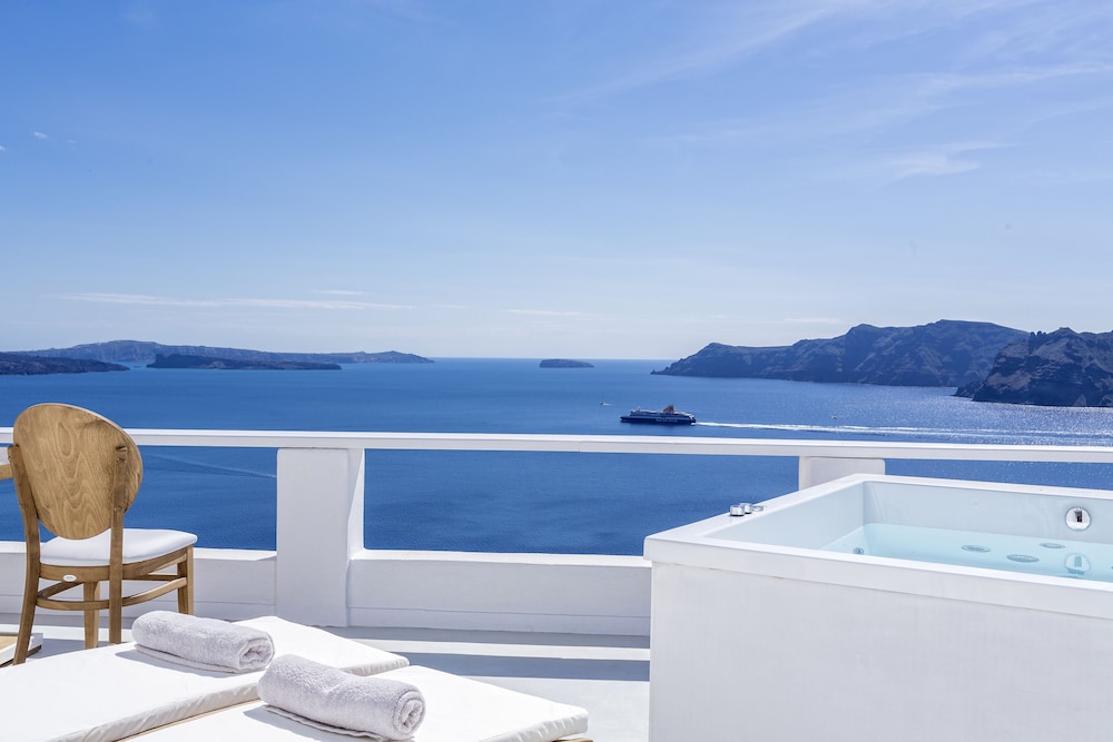 White Pearl Villas — Spa in Oia, South Aegean