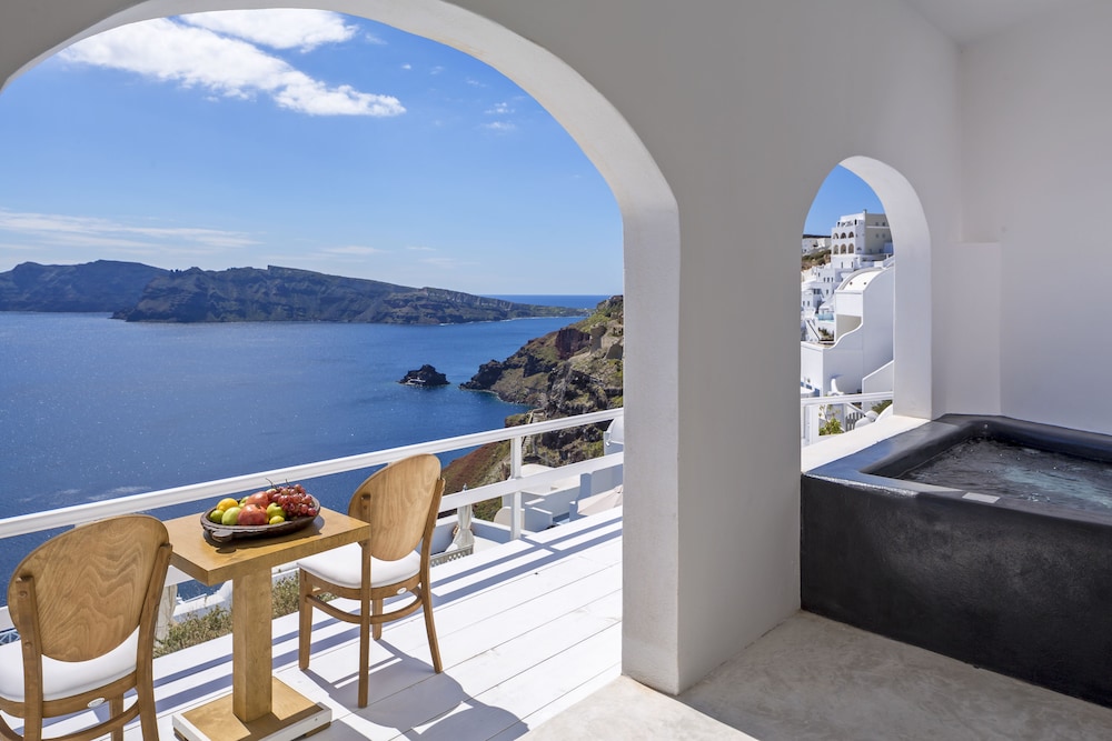 White Pearl Villas — Hotel rooms in Oia, South Aegean