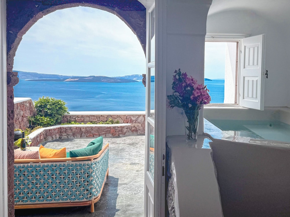 White Pearl Villas — Hotel rooms in Oia, South Aegean