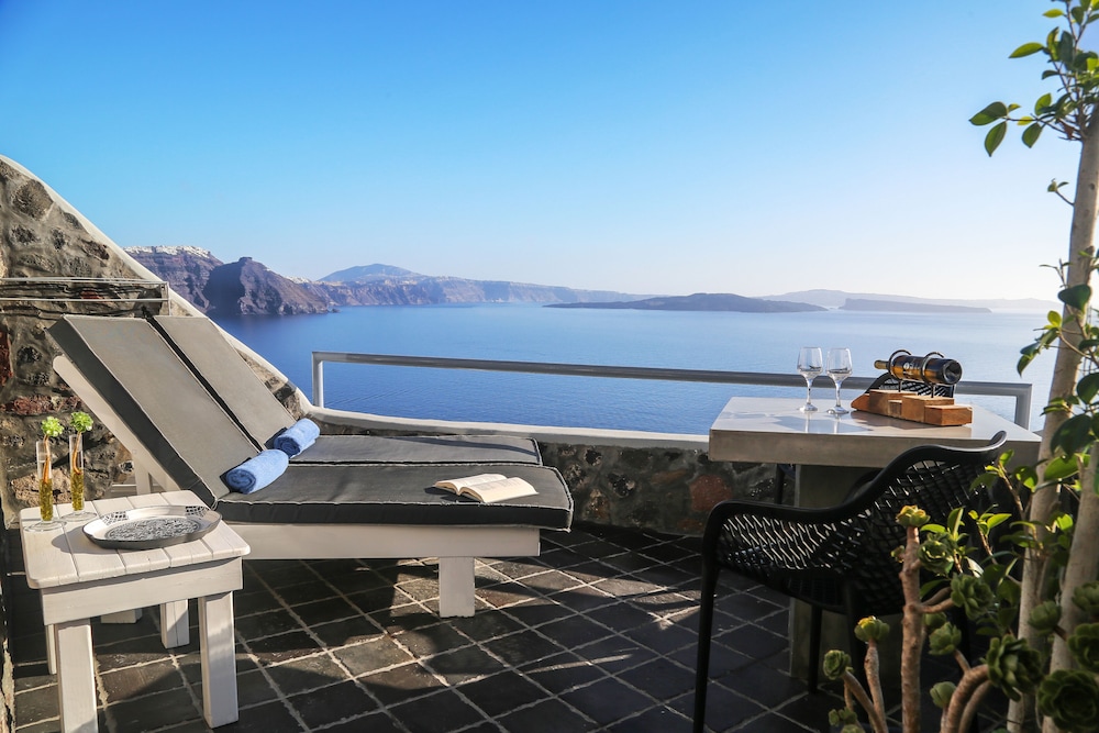White Pearl Villas — Hotel rooms in Oia, South Aegean