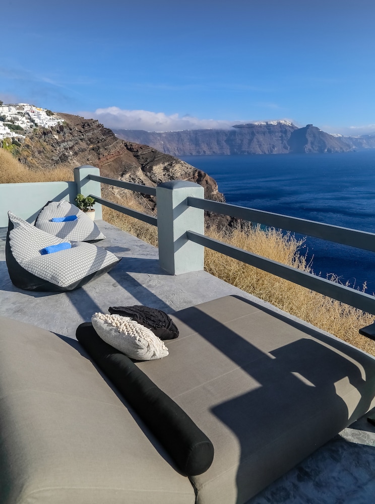 White Pearl Villas — Hotel rooms in Oia, South Aegean