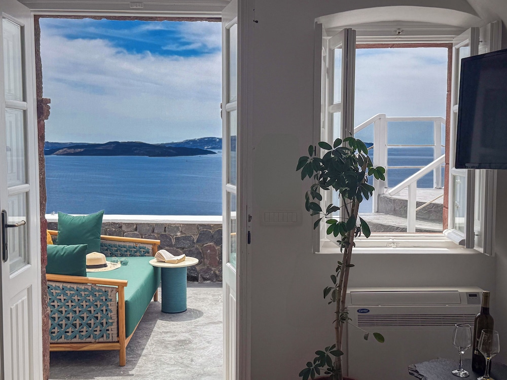 White Pearl Villas — Hotel rooms in Oia, South Aegean