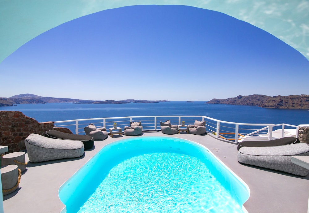 White Pearl Villas — Main photo in Oia, South Aegean