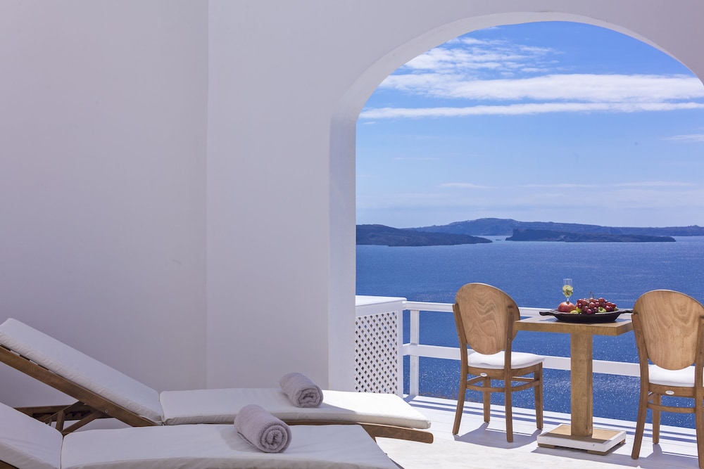 White Pearl Villas — Hotel rooms in Oia, South Aegean